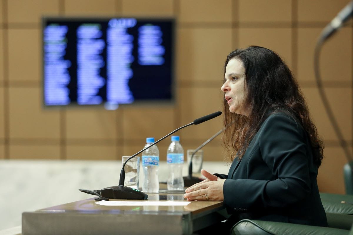 Alerta de Janaina Paschoal: A Crise da Diplomacia Brasileira sob Lula