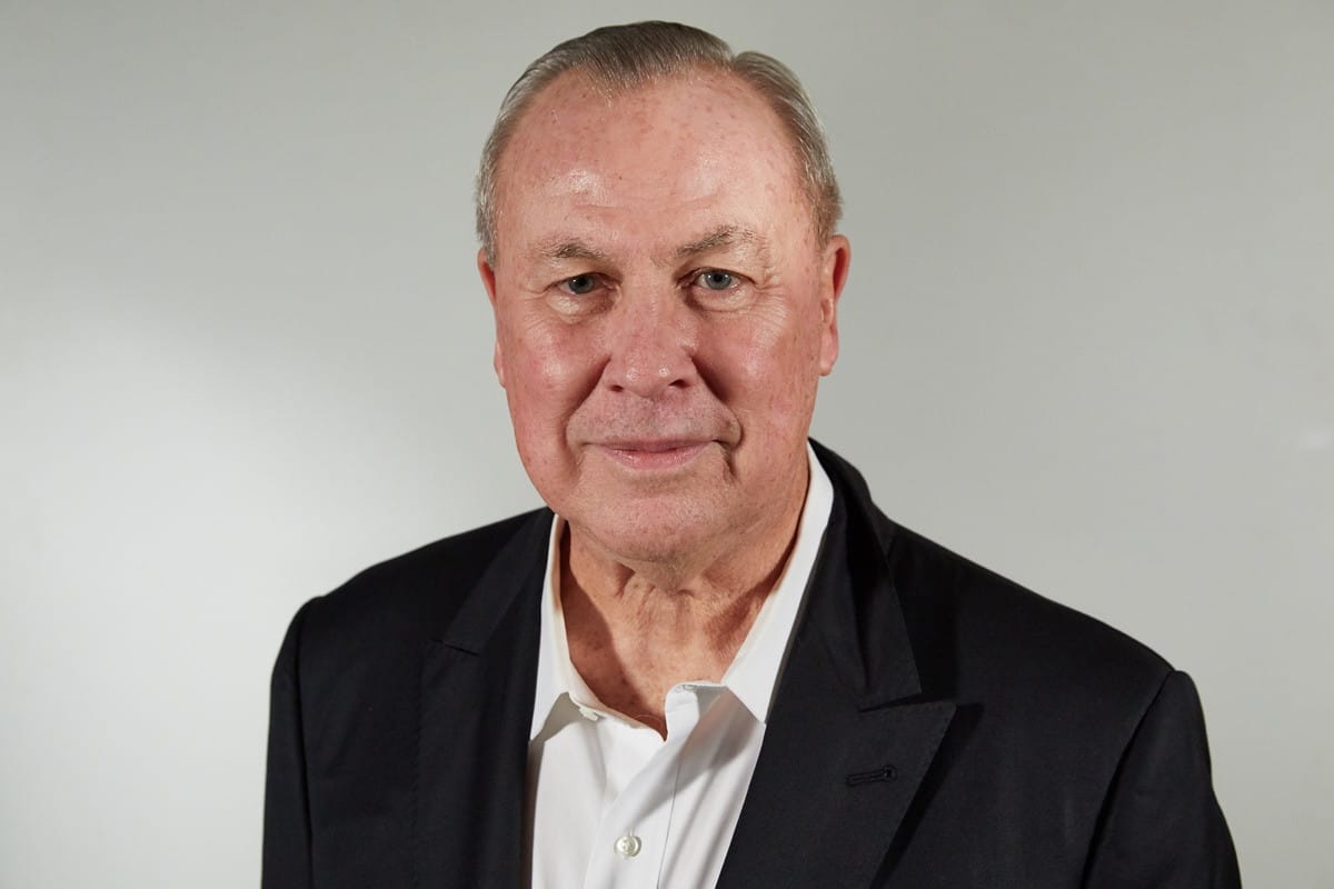 Bob Wilson, Diretor Renomado de Teatro e Ópera, Falece aos 83 Anos