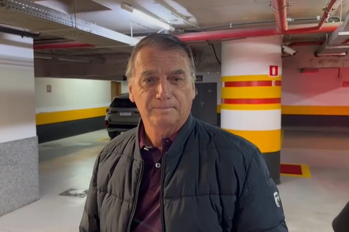 Bolsonaro Evita Comentários Sobre Prisão de Zambelli: ‘Tem Censura no Brasil ou Não?’