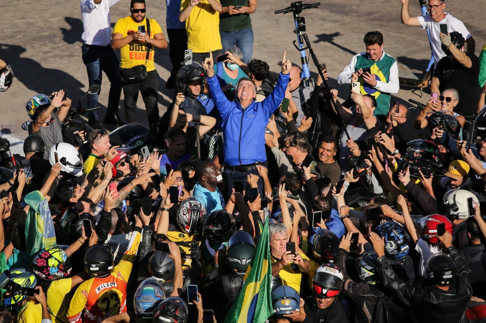Bolsonaro Participa de Motociata em Brasília Durante Capital Moto Week