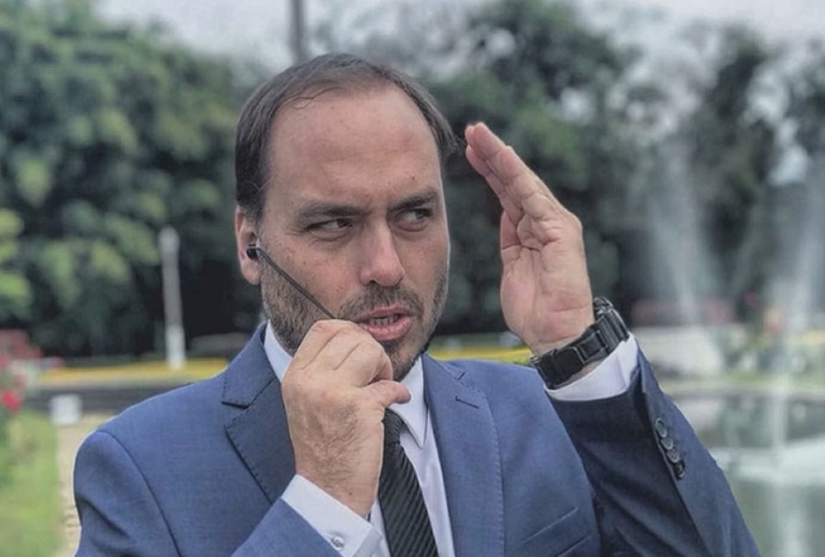 Carlos Bolsonaro Critica Divulgação de Imagens pela PF em Operação Policial