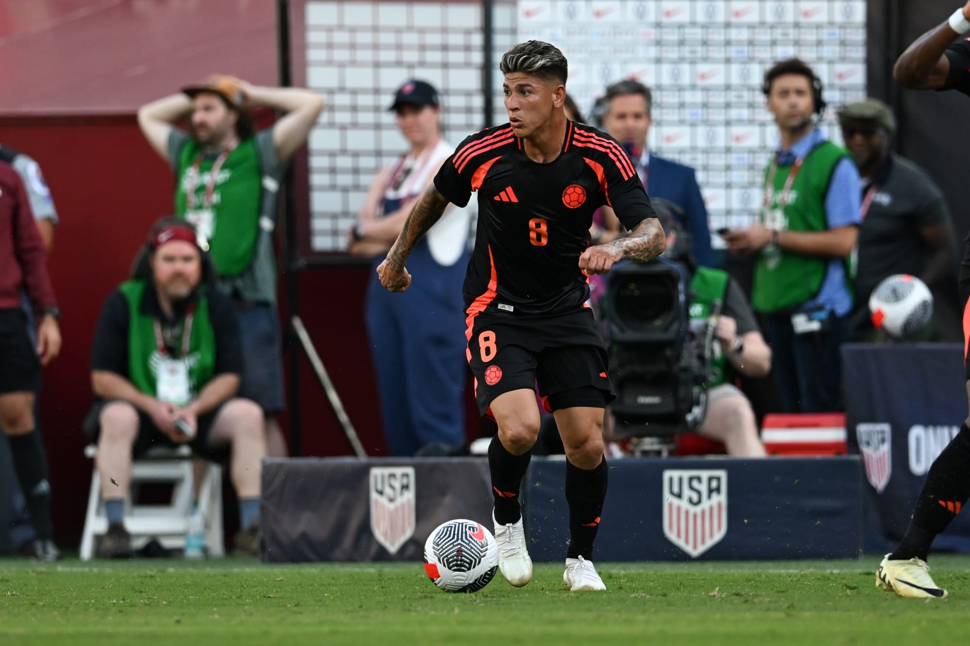 Carrascal é a nova contratação do Flamengo: tudo sobre a chegada do meia colombiano