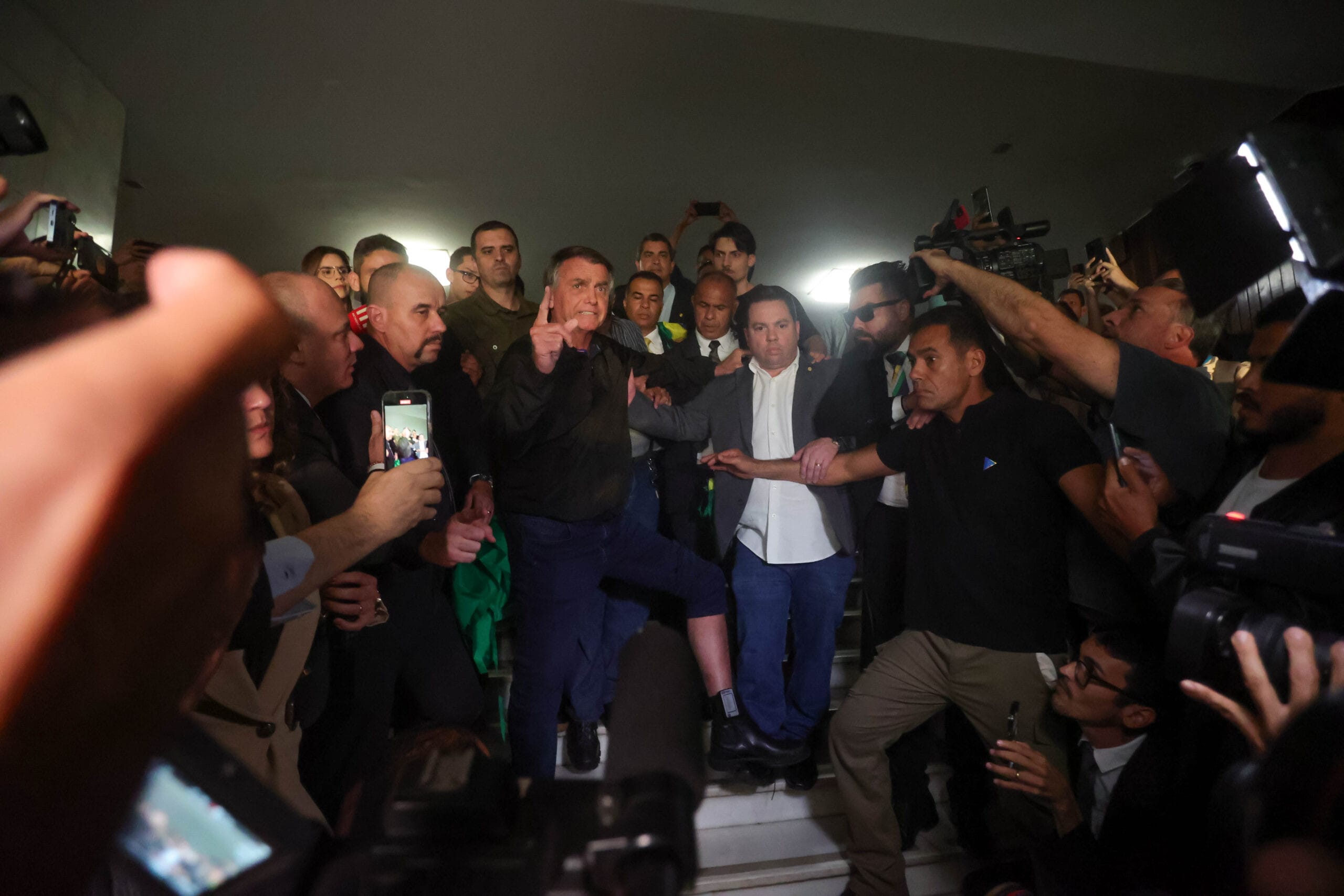 Circunscrição Legislativa: Ação Policial em Desordem na Câmara dos Deputados