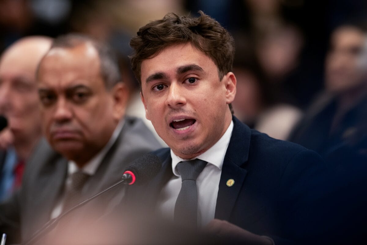 Decisão de Moraes: Proibição de Bolsonaro em Redes Sociais Pode Impactar Direitos Constitucionais
