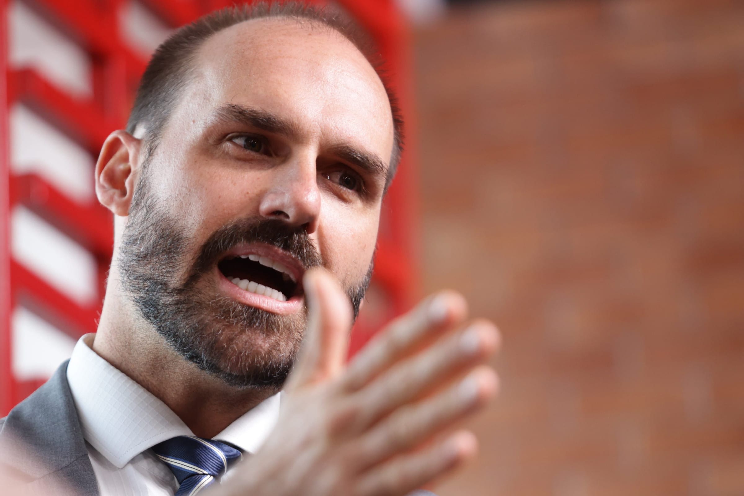 Eduardo Bolsonaro: Entenda os Pedidos de Cassação e Bloqueio Salarial na Câmara