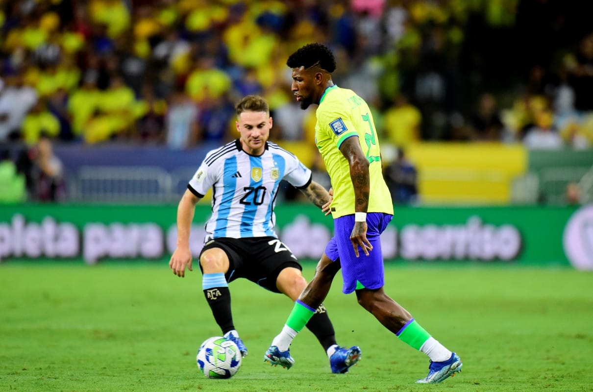 Emerson Royal mira retorno à Seleção Brasileira após apresentação no Flamengo