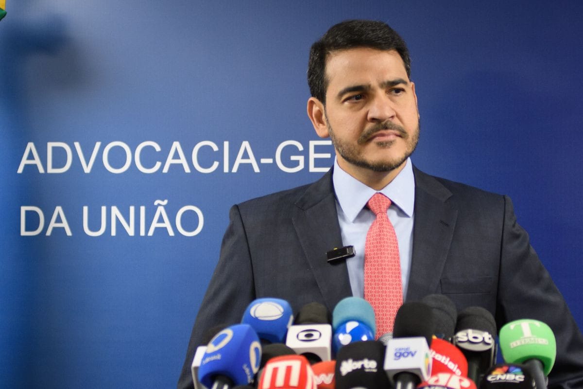 Extradição de Zambelli: A Decisão do STF e a Postura da AGU