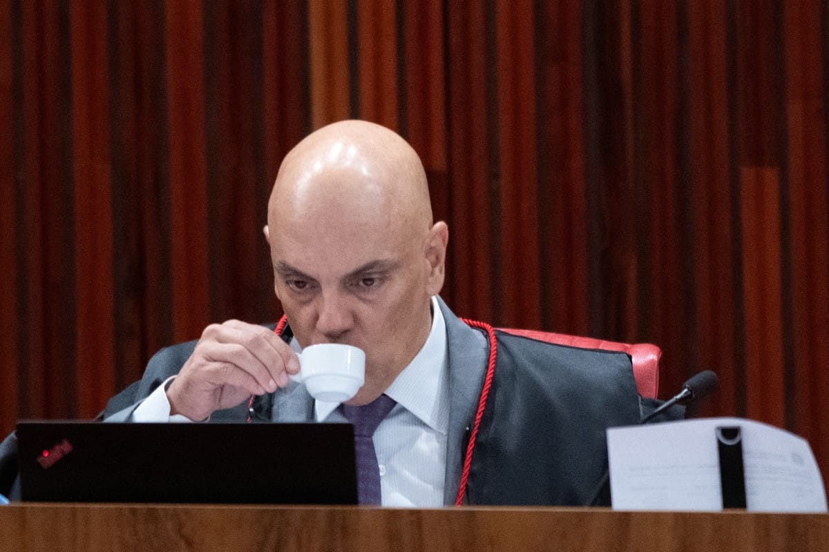 Gesto Obsceno de Moraes: Análise da Controvérsia Pós-Sanções