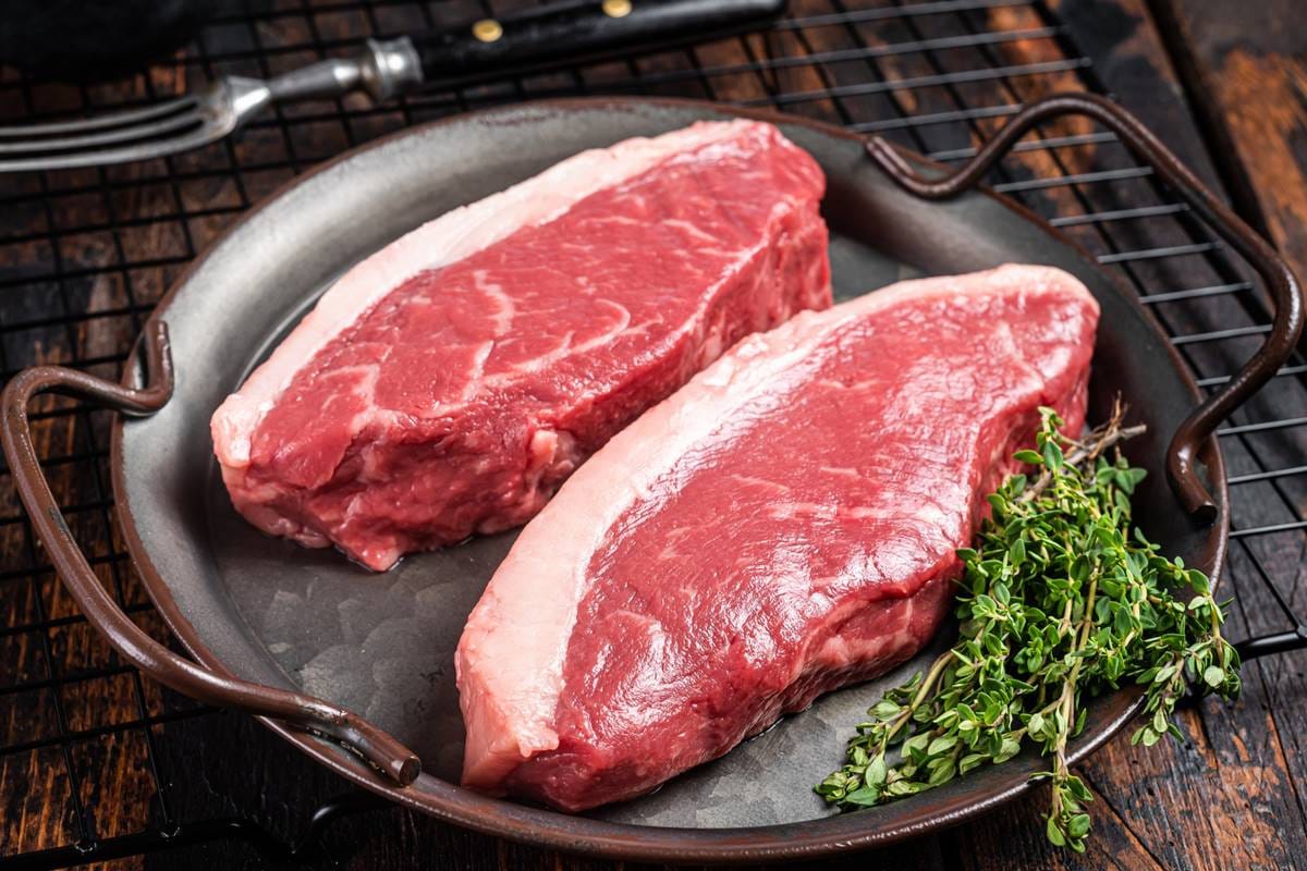 Inflação da carne dispara nos EUA: tarifas e escassez elevam preços
