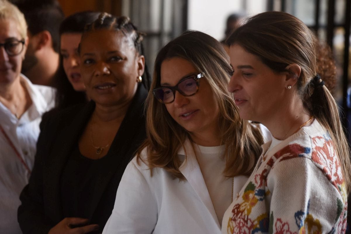 Janja se Emociona em Despedida de Preta Gil: Momento Marcante no Velório