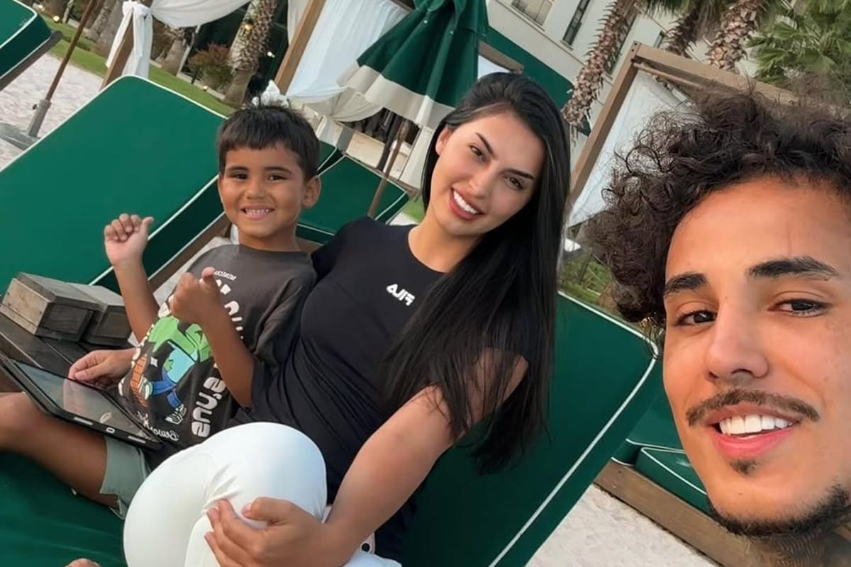 Livinho se pronuncia sobre anúncio de divórcio: artista afirma estar casado