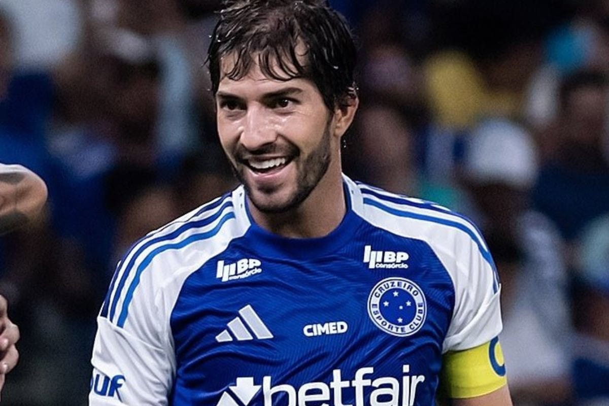Lucas Silva Atualizado: Situação do Jogador Após Saída do Campo