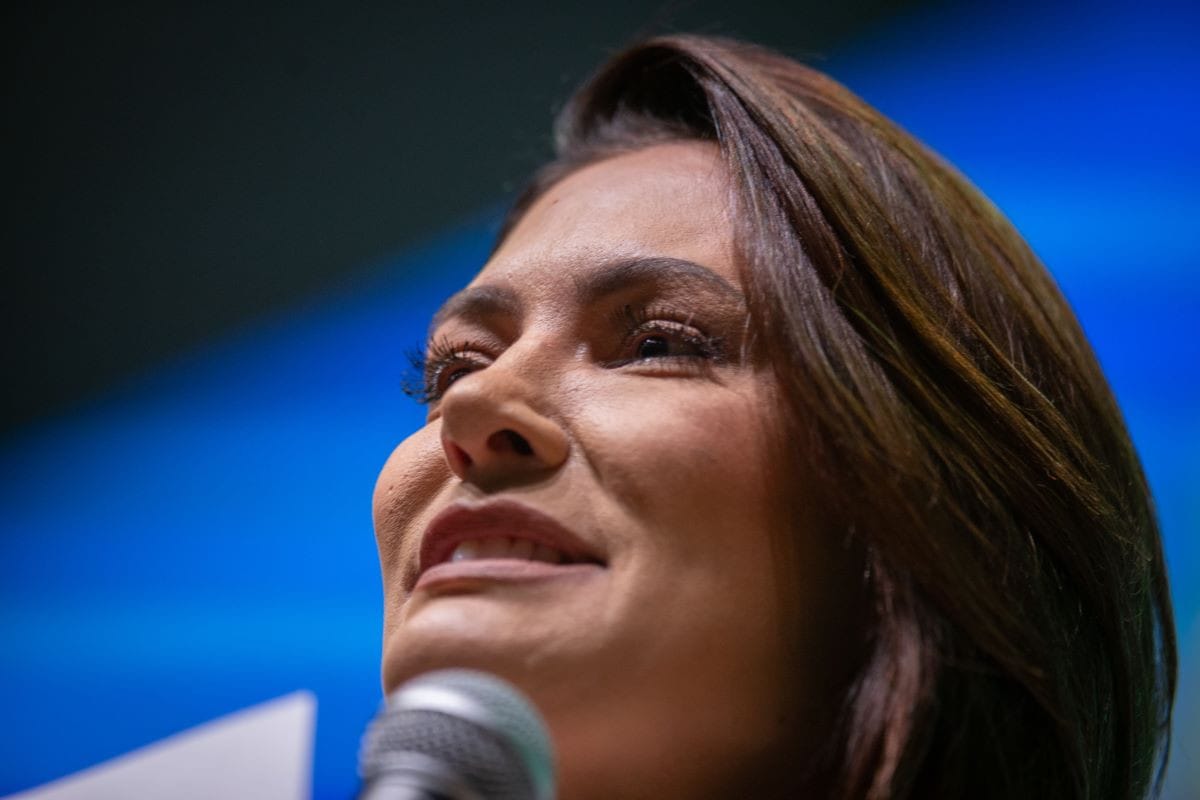 Michelle Bolsonaro Comenta Voto de Fux a Favor de Bolsonaro: ‘Facho de Lux’