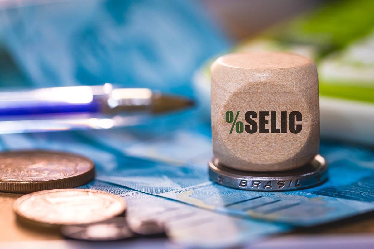 Selic deve permanecer em 15% ao ano: entenda o fim do ciclo de alta de juros