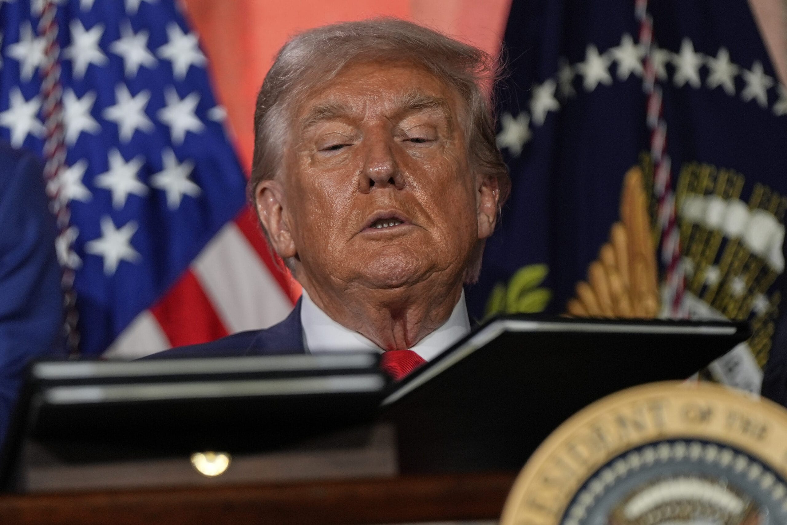 Tarifas Trump: Multa de 25% para Índia e 50% para o Brasil