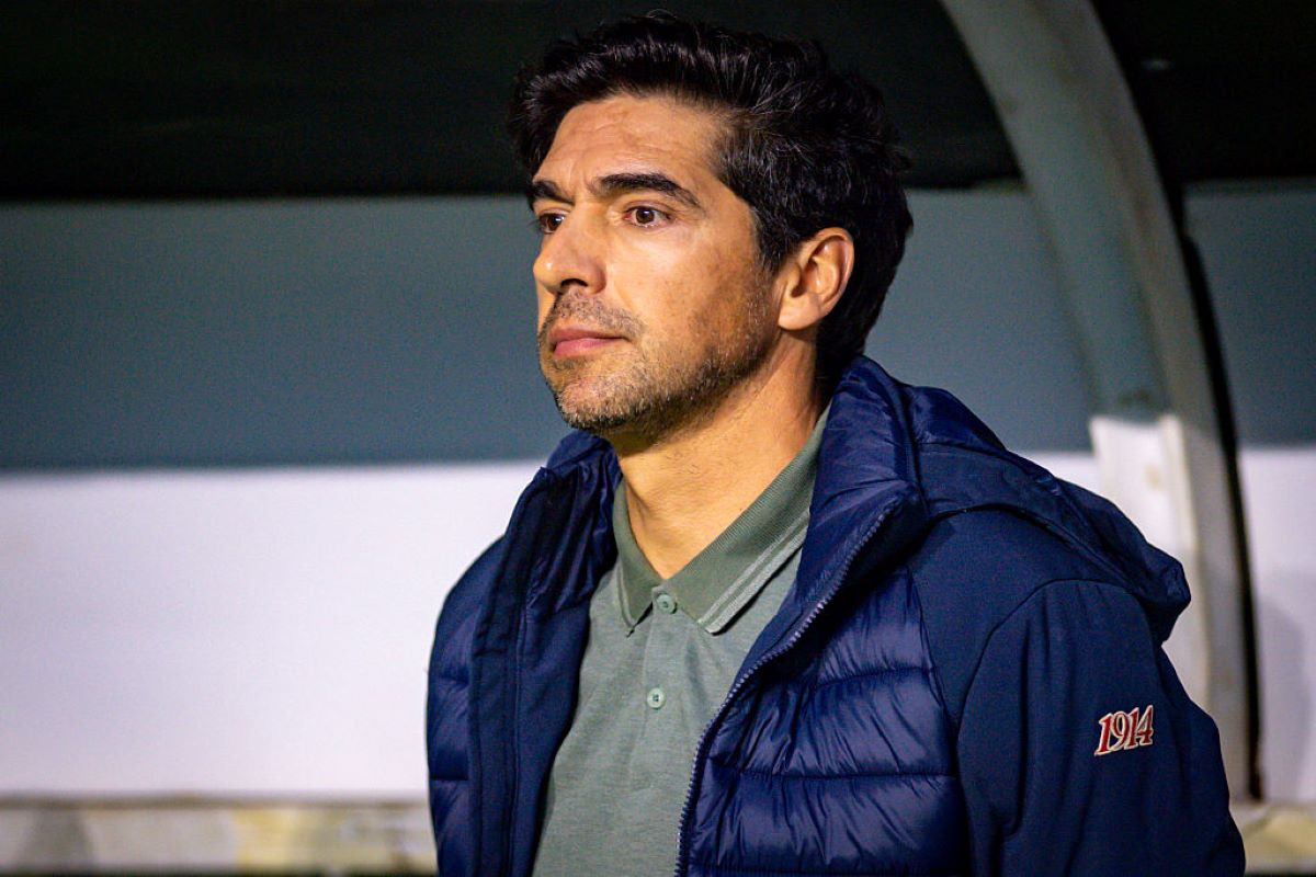 Abel Ferreira comenta sobre ‘gesto para vaias da torcida’: ‘Pedi apoio’
