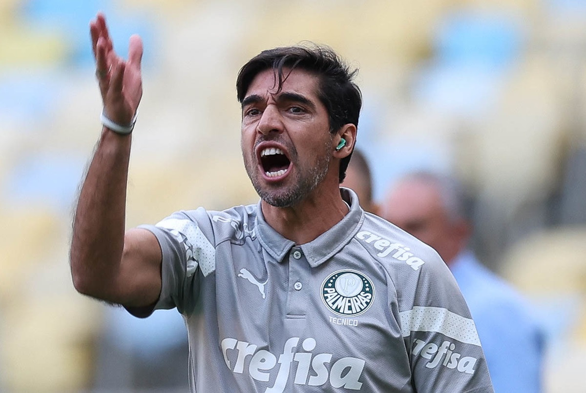 Abel Ferreira Palmeiras: Técnico Abandona Coletiva após Empate, Reafirmando Autoridade