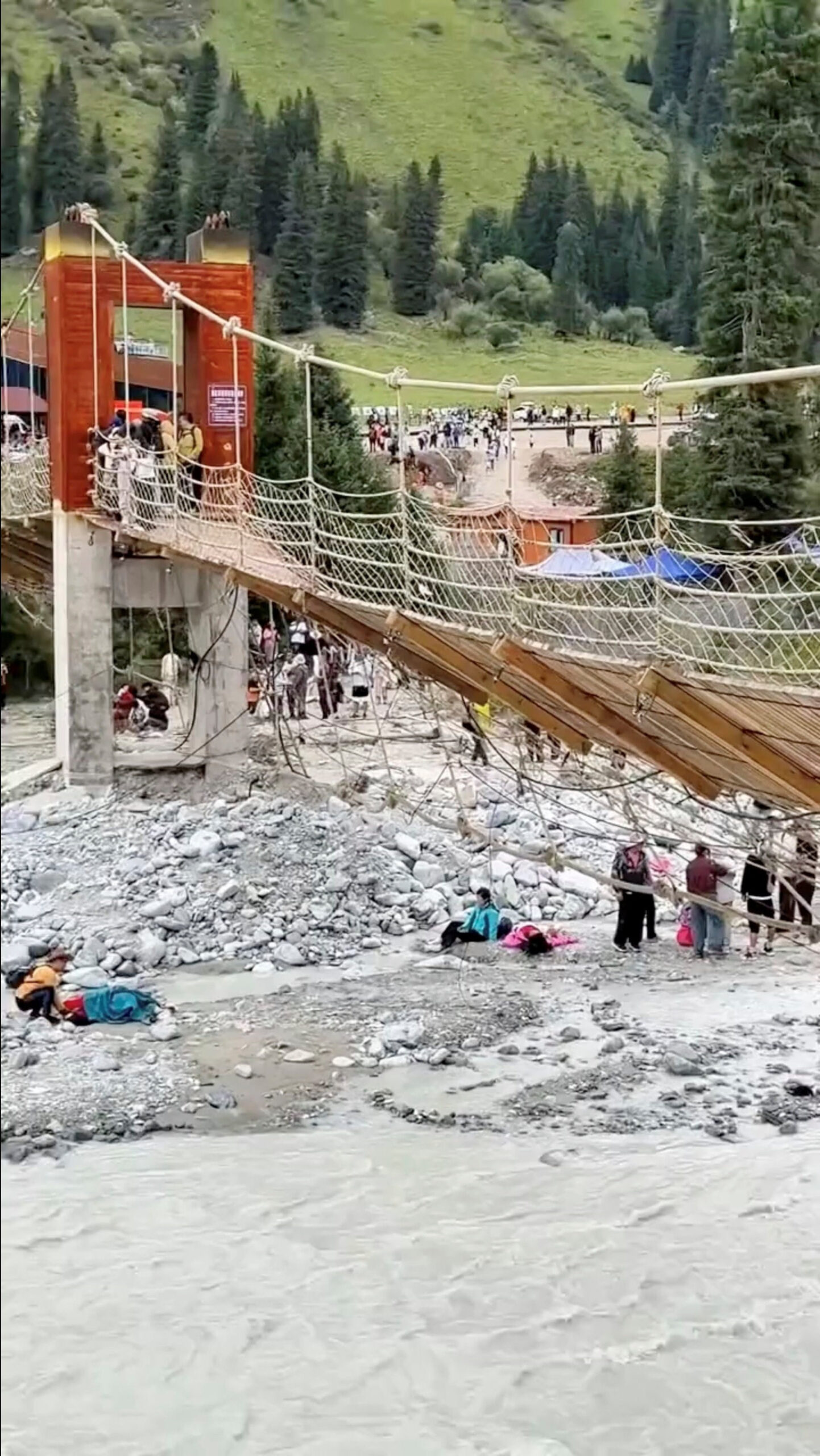 Acidente de ponte na China: 5 mortos e 24 feridos em atração turística de Xinjiang