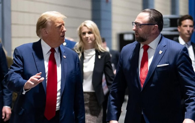 Assessor Jason Miller: Críticas Veementes a Lula e Comparação com Biden