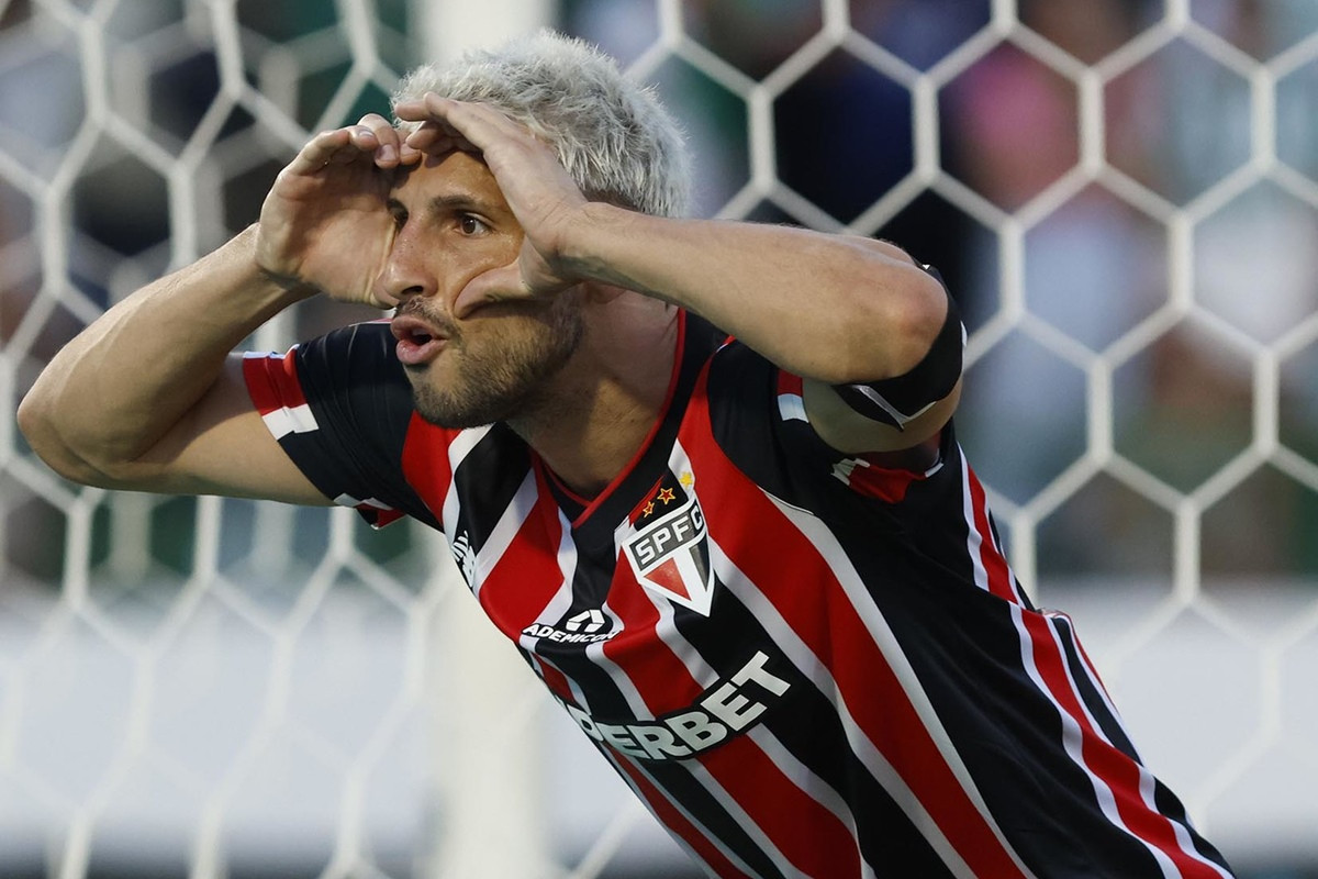 Boatos de relacionamento: Jonathan Calleri se manifesta após negar rumores no São Paulo