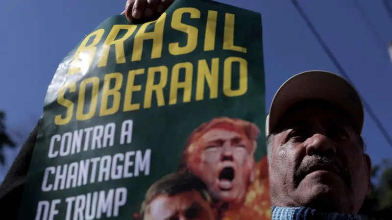 Crise entre Brasil e EUA: análise sobre o silêncio internacional diante da escalada de Trump