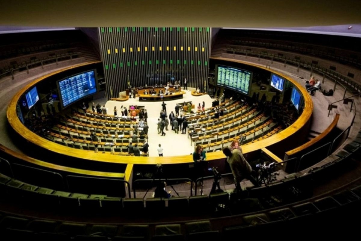 Declínio do PL: Os 14 Deputados Federais Perdidos em Dois Anos pelo Partido de Bolsonaro