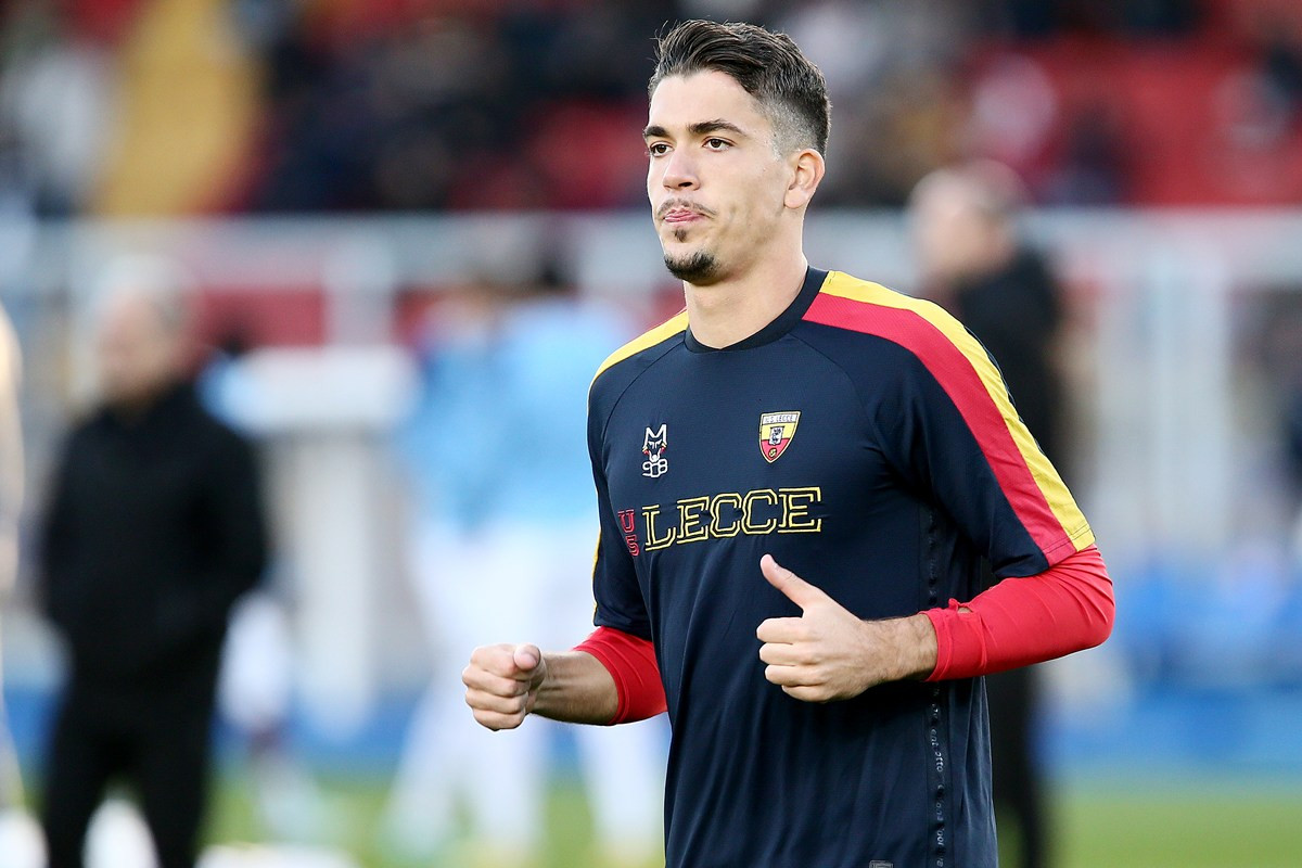 Joan González, Ex-Promessa do Barcelona, Anuncia Aposentadoria aos 23 Anos