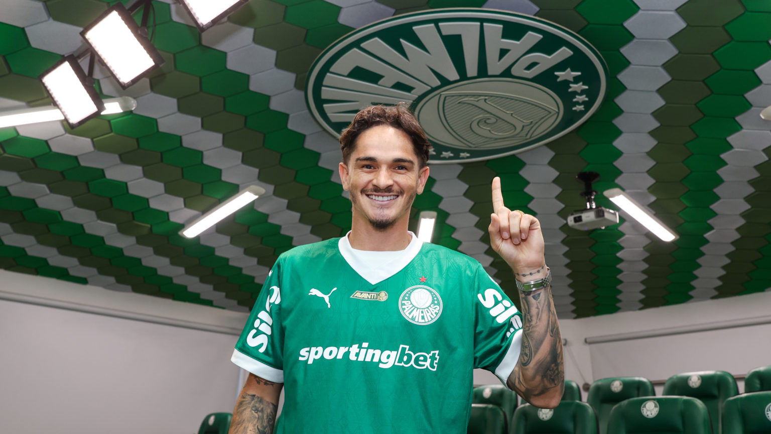 Palmeiras anuncia Khellven como novo reforço para temporada 2025