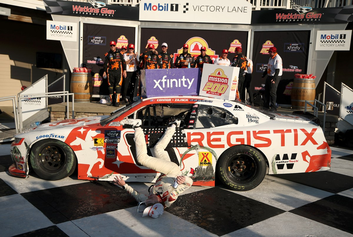 Piloto NASCAR: Acidente de Connor Zilisch após comemoração de vitória