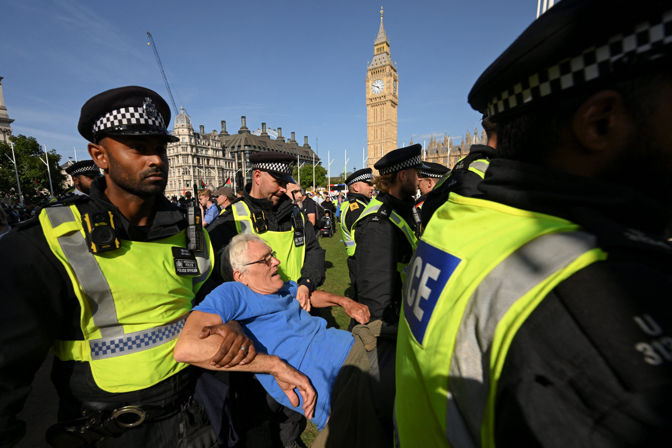 Protesto Pró-Palestina em Londres: Polícia Detém Mais de 150 Pessoas em Operação Massiva