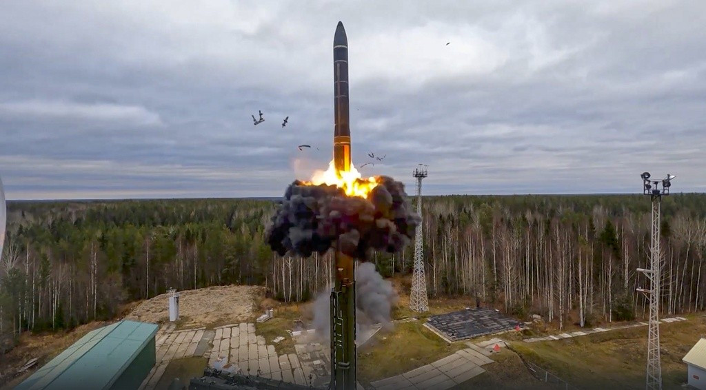 Rússia e EUA: Crise dos Mísseis de Médio e Curto Alcance Exacerbada pela Troca de Ameaças Nucleares