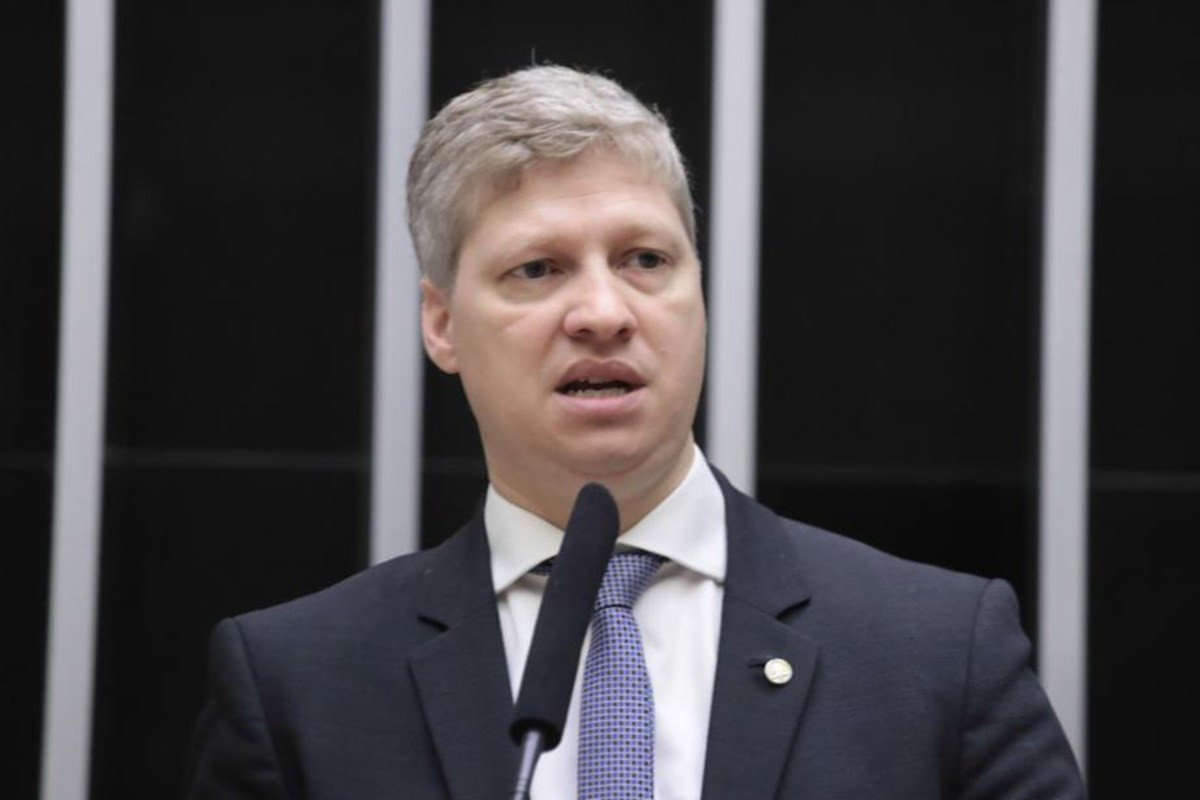 Suspensão de Deputados PT: Análise da Ocupação da Mesa Diretora da Câmara
