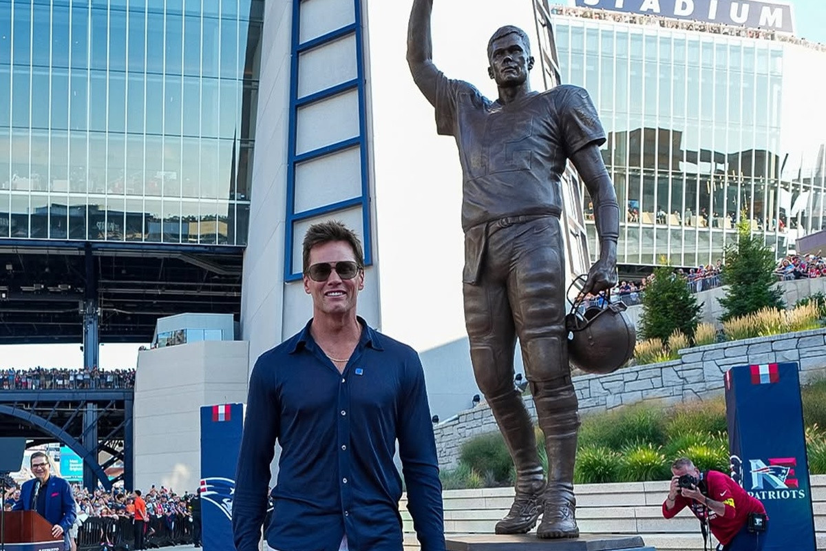 Tom Brady: Inauguração da Estátua e o Legado no New England Patriots