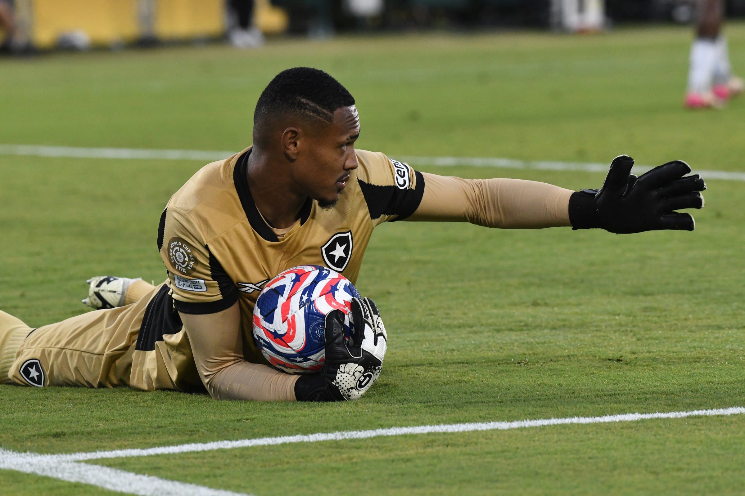 Transição de Jogadores: West Ham fecha acordo para contratar o goleiro do Botafogo?