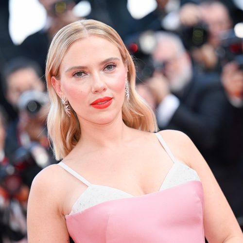 A Inusitada Coincidência entre Scarlett Johansson e AC/DC