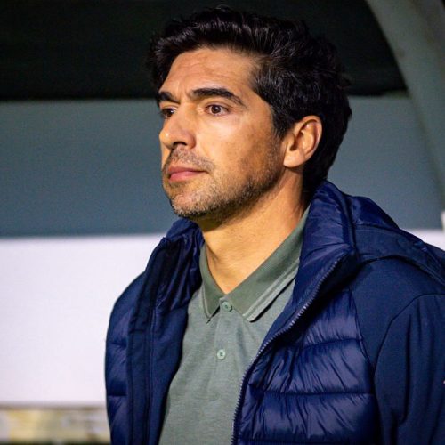 Abel Ferreira comenta sobre ‘gesto para vaias da torcida’: ‘Pedi apoio’