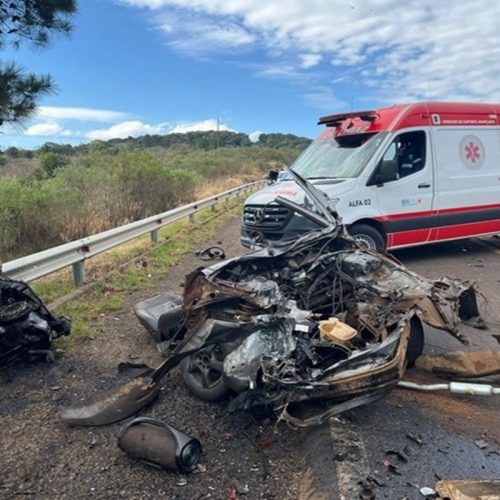Acidente de Trânsito: Jovens Perdem a Vida em Colisão Severa no Paraná