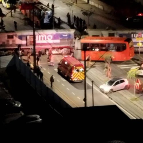 Acidente no Paraná: Ônibus se parte ao meio após colisão com trem; 11 feridos