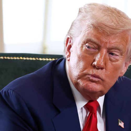Aprovação de Trump: Última Pesquisa Revela 40% de Aprovação no Segundo Mandato