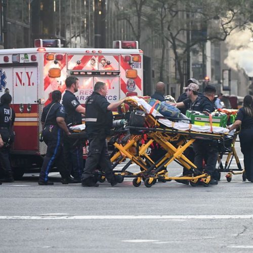 Ataque em Nova York: Tiroteio em Avenida Famosa Deixa 5 Mortos e Causa Isolamento Policial