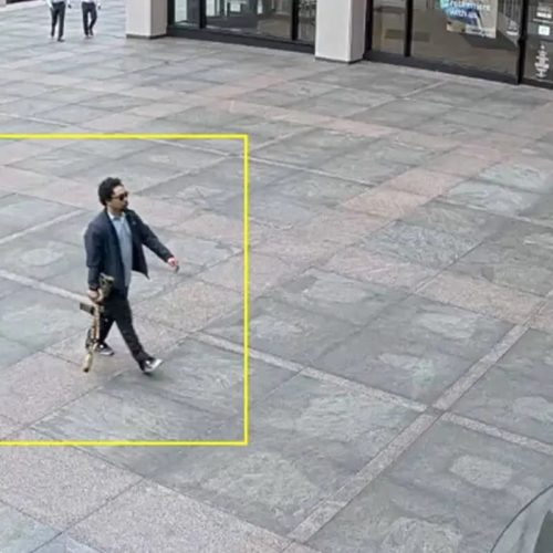 Atirador em Nova York ataca com rifle, fere três e comete suicídio