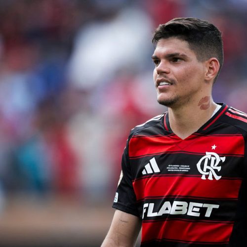 Ayrton Lucas: Flamengo Recupera Forças para Duelo Crucial da Copa do Brasil