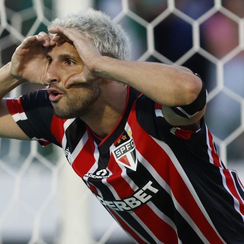 Boatos de relacionamento: Jonathan Calleri se manifesta após negar rumores no São Paulo