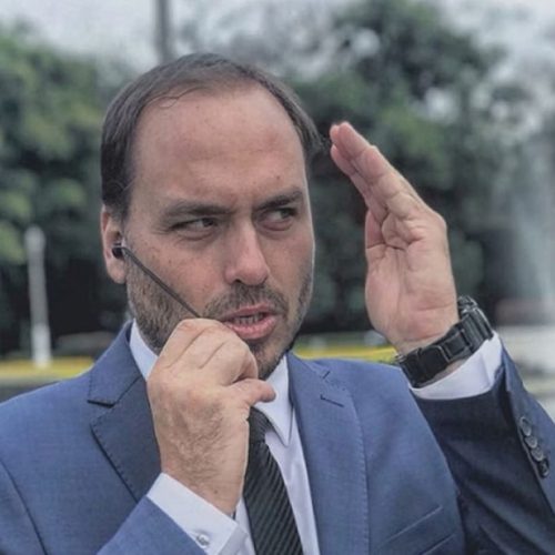 Carlos Bolsonaro Critica Divulgação de Imagens pela PF em Operação Policial