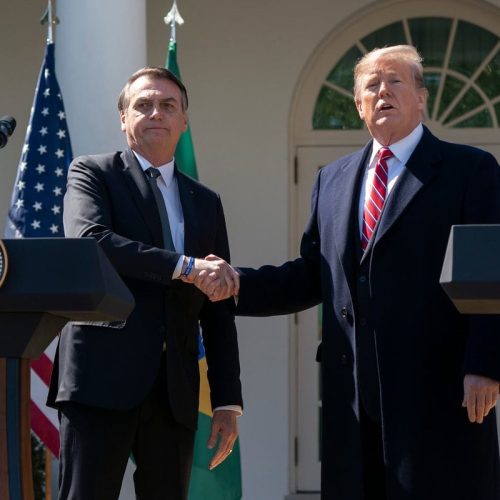 Carta de Trump a Bolsonaro: Tarifas e Críticas ao Governo