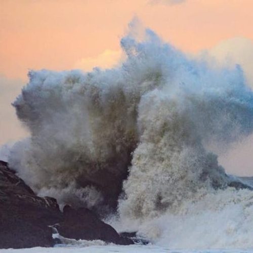 Ciclone Extratropical Ativa Alerta Vermelho em SC com Ondas de Até 6 Metros