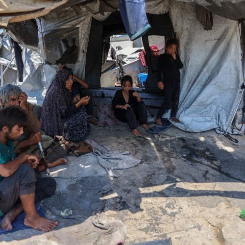 Crise Humanitária Gaza: Netanyahu Requer Ajuda à Cruz Vermelha, Hamas Impõe Condições