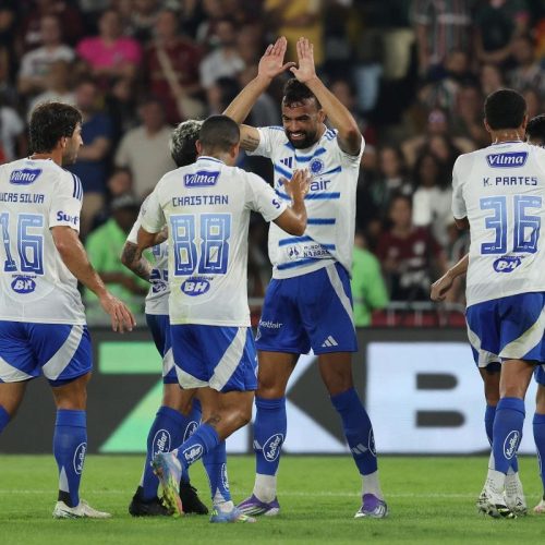 Cruzeiro retorna à liderança do Brasileirão após 11 anos