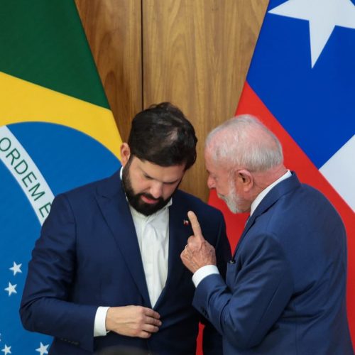 Democracia em Pauta: Lula em Santiago Responde à Pressão de Trump