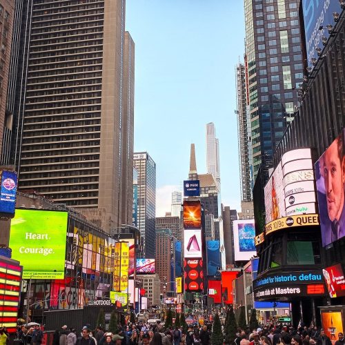 É #FAKE: Trump Não Exibiu Bandeira do Brasil em Nova York para Apoio a Bolsonaro